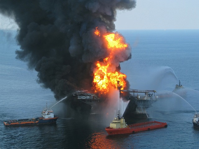 oil-rig-explosion-618704_640.jpg